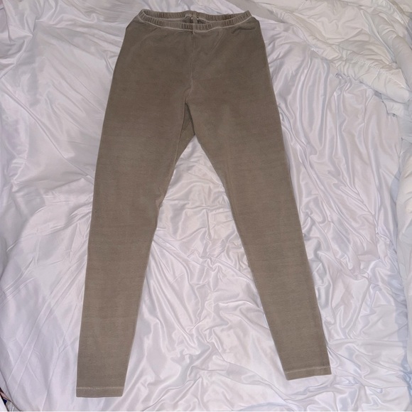 SKIMS Pants - SKIMS Outdoor Legging in Desert - Size Medium